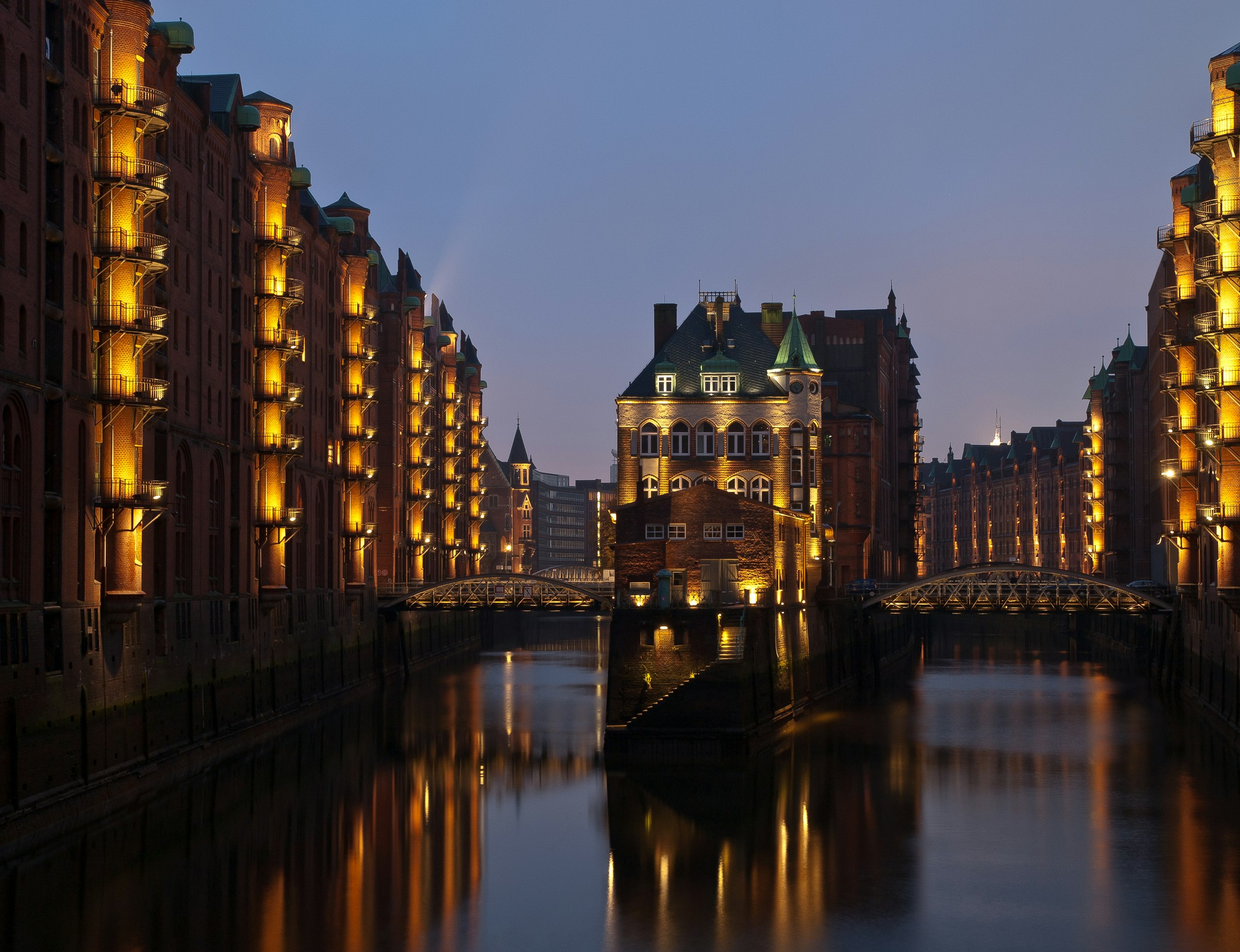 Speicherstadt in Hamburg bei Nacht